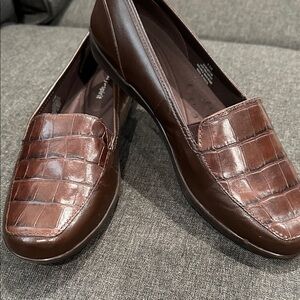 Easy Spirit Chocolate Croc-Patterned Flats